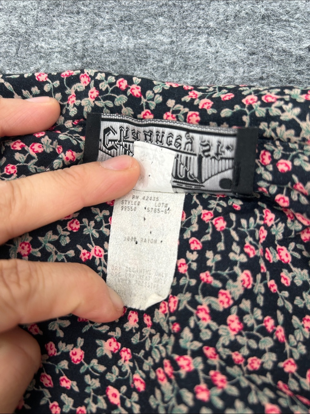 Vintage Chamney’s Black Floral Rayon Off Shoulder Button Front Midi Dress Size 5 - Picture 4 of 13